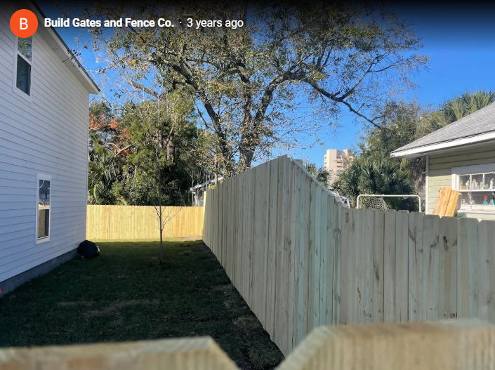 Wood privacy fence installation by Build Gates and Fence Co. in Jacksonville FL